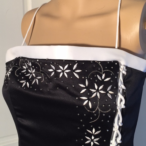 Formal-ly beautiful! Elegant satin! - Picture 3 of 7